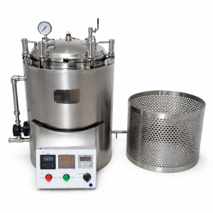 autoclave y cesta perforada de acero
